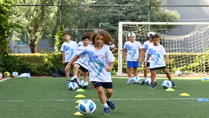 BEYLİKDÜZÜ’NDE ÇOCUKLAR YAZI SPORLA GEÇİRİYOR