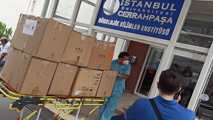 Ispartakule Rotary Kulübünden Cerrahpaşa Tıp Fakültesi’ne Kemoterapi Şapkası Bağışı