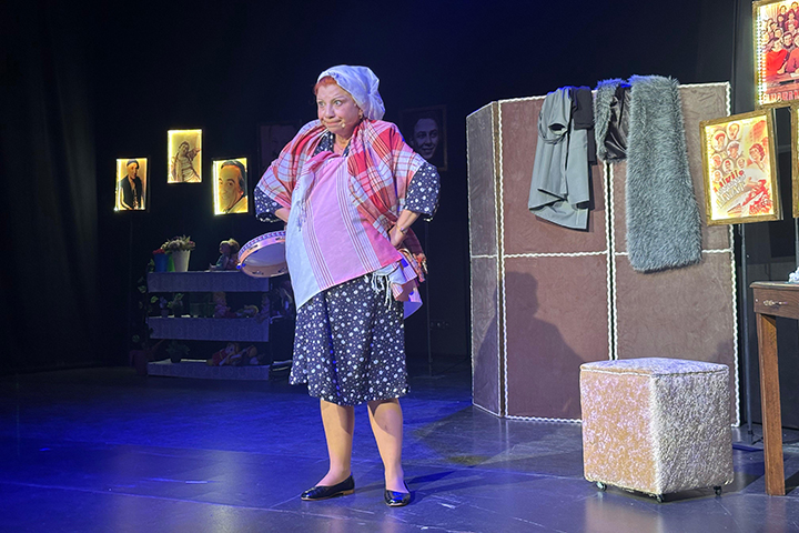 Bir kahkahanın ardındaki gözyaşı “Adile Naşit” oyunu muhteşem bir prömiyer ile seyircisiyle buluştu…